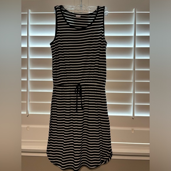 Women’s dress - Picture 2 of 6